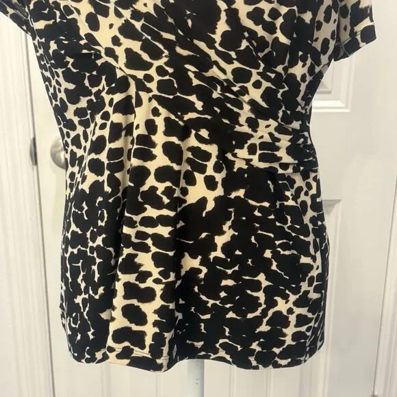 DKNY Shirt Women’s L Black Leopard Short Sleeve Wrap Top Blouse Ladies NWT - Picture 3 of 13